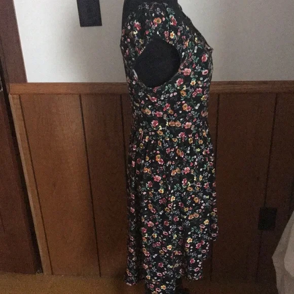 No Boundaries Asymmetrical Floral Dress Large - Picture 3 of 6